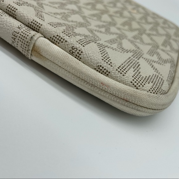 Michael Kors Laptop Case - Picture 4 of 14